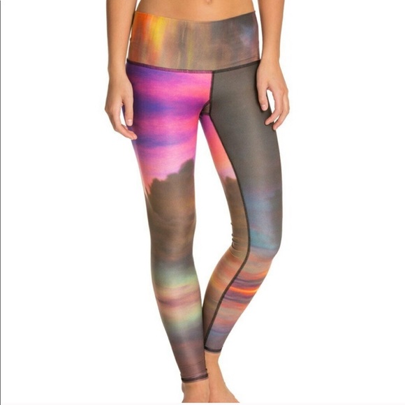 teeki Pants - Teeki Cloud Hot Pants Leggings
